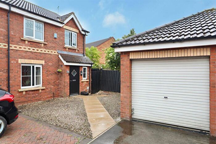 3 Bedroom Semi-Detached House For Sale In Callow Hill Drive, Bransholme, Hull, HU7