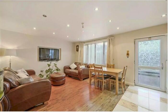 5 Bedroom Terraced House To Rent In North Circular Road, London, NW2