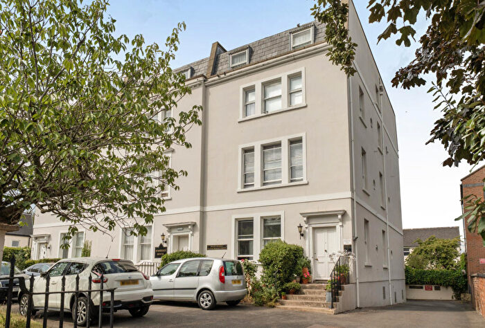 1 Bedroom Apartment For Sale In Knapp Road, Cheltenham, Gloucestershire, GL50