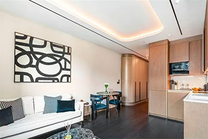1 Bedroom Flat To Rent In Berners Street, Westminster, W1T