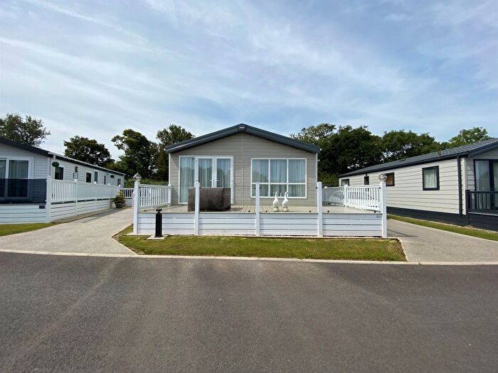 3 Bedroom Park Home For Sale In Carlton Meres Holiday Park, Carlton, Saxmundham, IP17