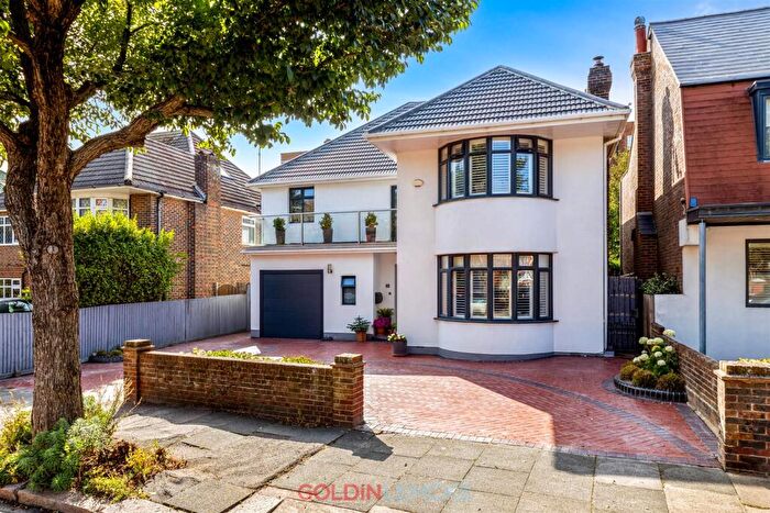 4 Bedroom Detached House For Sale In Vallance Gardens, Hove, BN3
