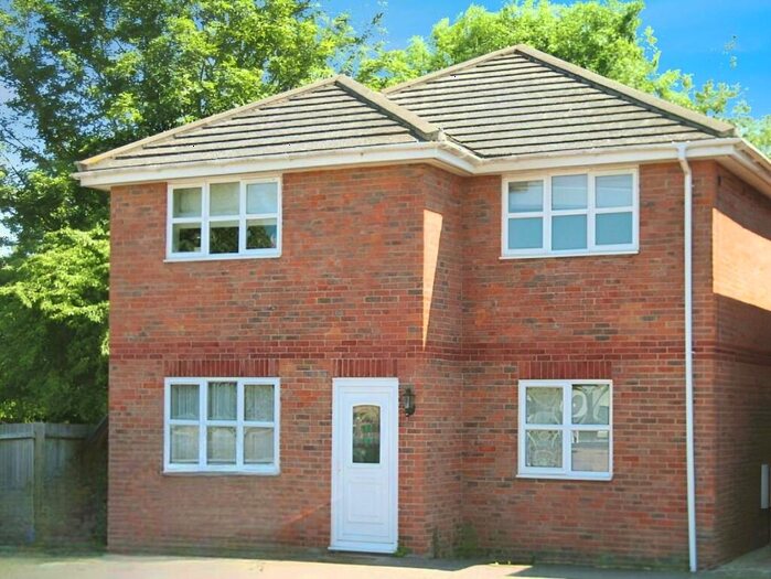 2 Bedroom Flat To Rent In Salisbury Gardens, Basingstoke, Hampshire, RG22