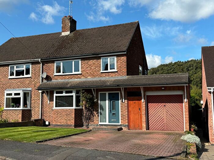 3 Bedroom Semi-Detached House For Sale In Leawood Road, Midway, DE11