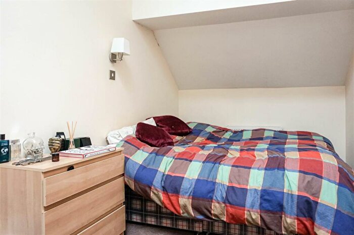 3 Bedroom Apartment To Rent In Otley Road, Leeds, LS6