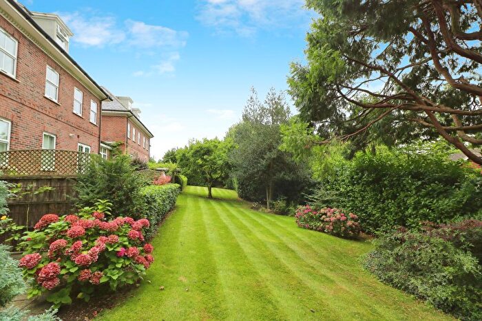 3 Bedroom Apartment For Sale In Wendover Lodge, Welwyn, Herts, AL6