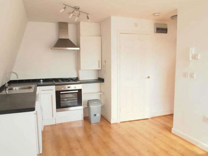 1 Bedroom Flat To Rent In Dollis Road, Mill Hill East, London, NW7