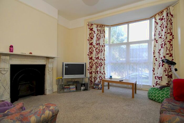 3 Bedroom Flat To Rent In Napier Terrace, Flat, Plymouth, PL4