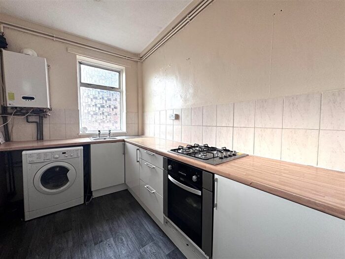 2 Bedroom Flat To Rent In Barnsley Road, Cudworth, Barnsley, S72