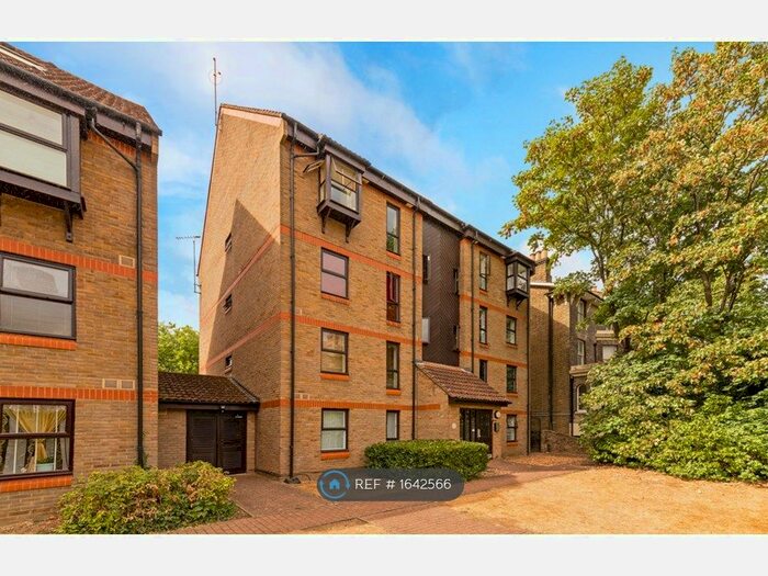 Studio To Rent In Vanbrugh Park Road West, London, SE3