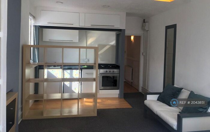 Studio To Rent In Ringstead Rd, Catford, SE6