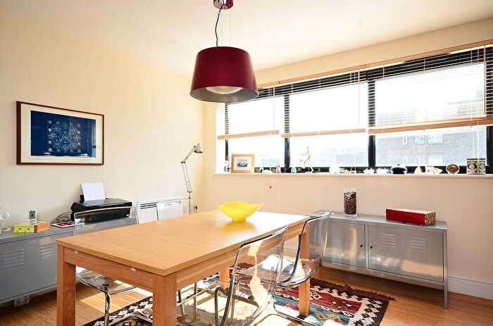 2 Bedroom Flat For Sale In Digby Street, Bethnal Green, London, E2