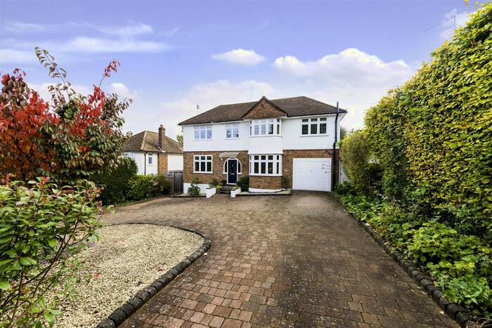 4 Bedroom Detached House To Rent In Downs Way, Tadworth, KT20