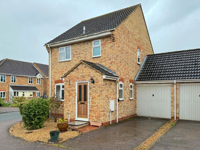 3 Bedroom Link Detached House For Sale In Brookside, Orwell, SG8