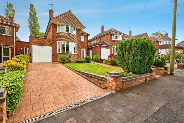 3 Bedroom Detached House For Sale In Somerset Road, Walsall, West Midlands, WS4