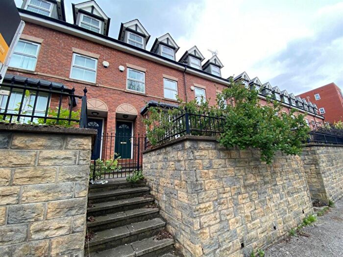 4 Bedroom House To Rent In Bandy Fields Place, Salford, M7