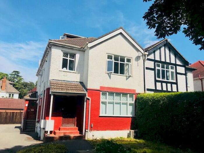 3 Bedroom Apartment To Rent In Archers Road, Banister Park, SO15