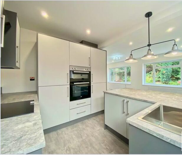 2 Bedroom Detached Bungalow To Rent In East Road, Birstall, Leicester, LE4