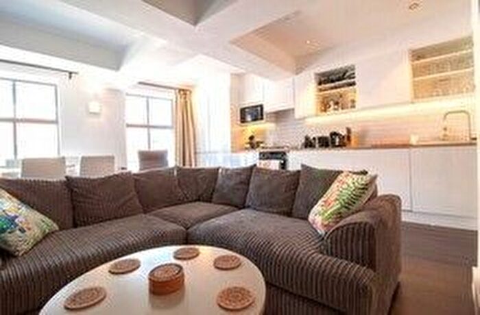 2 Bedroom Flat To Rent In New Inn Hall Street, Oxford, OX1