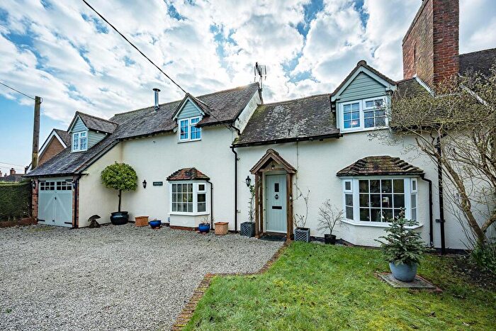 4 Bedroom Semi-Detached House For Sale In The Avenue, Rowington, Warwick, CV35