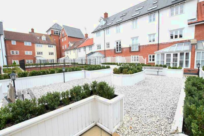 2 Bedroom Flat To Rent In The Square, Chatham Way, Brentwood, Essex, CM14