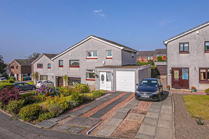 3 Bedroom Semi-Detached House For Sale In Douglas Drive, Dunfermline, KY12