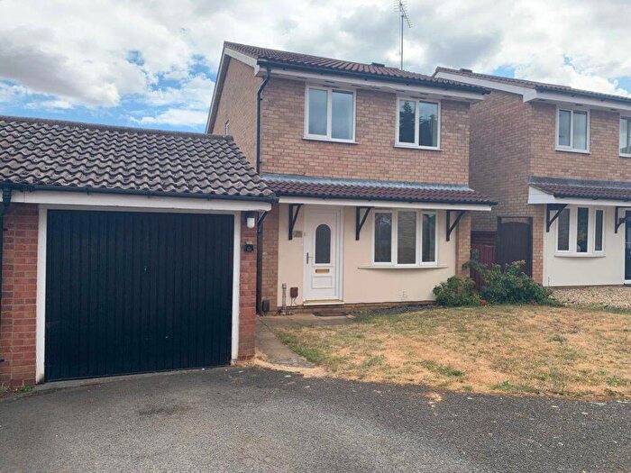 3 Bedroom Detached House To Rent In Medway Drive, NN8