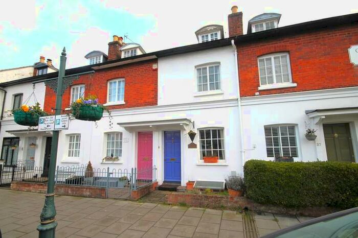 3 Bedroom House To Rent In Reading Road, Henley-on-thames, RG9