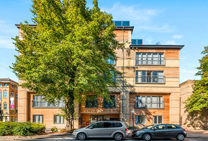 1 Bedroom Apartment To Rent In Pechiney House, The Grove, Slough, SL1