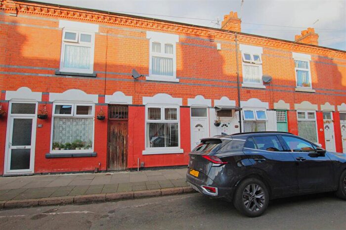 3 Bedroom Terraced House For Sale In Roberts Road, Leicester, LE4