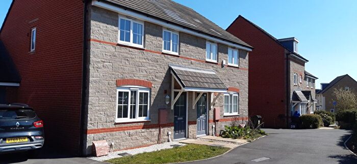 3 Bedroom Semi-Detached House To Rent In Woodpecker Close, Keynsham, BS31