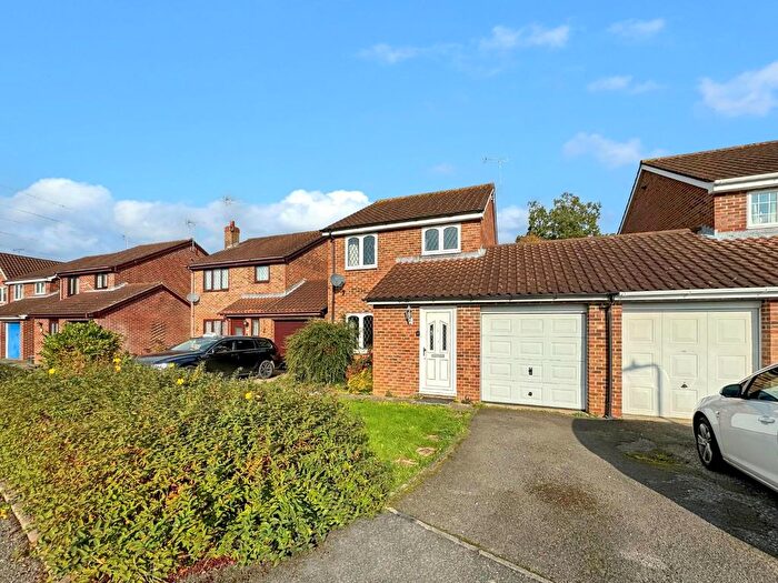 3 Bedroom Link Detached House For Sale In Barnberry Close, Ashford, TN23