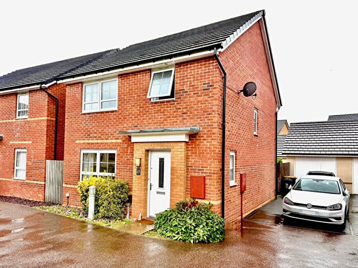 3 Bedroom Detached House For Sale In Castle Way, Rogerstone, Newport, NP10