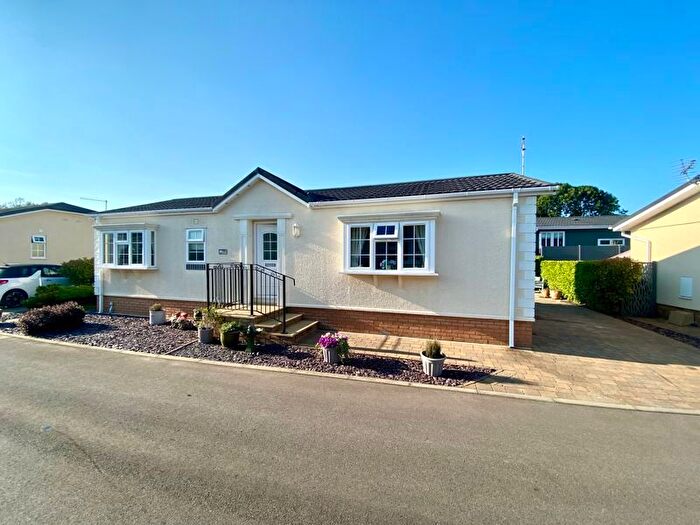 2 Bedroom Park Home For Sale In Wickham Court, Southwick Road, North Boarhunt, PO17