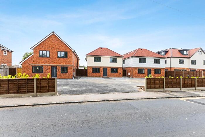 5 Bedroom Detached House For Sale In North Street, Winkfield, SL4