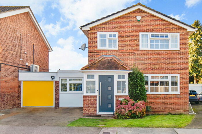 3 Bedroom Detached House For Sale In Loxwood Close, Orpington, BR5