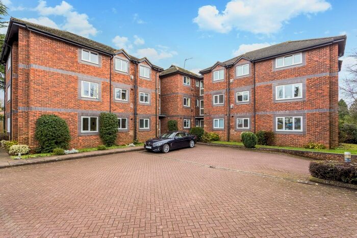 3 Bedroom Flat To Rent In South Park, Sevenoaks, TN13
