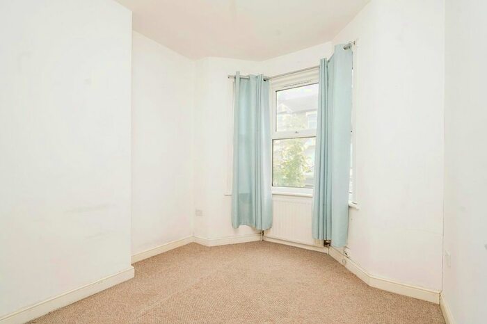 2 Bedroom Flat To Rent In Ling Road, London, E16