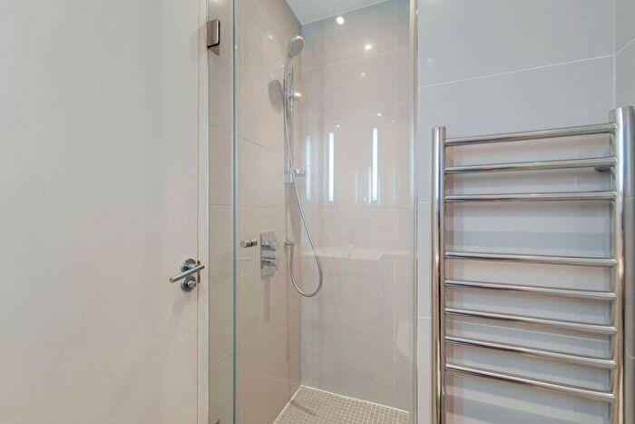 2 Bedroom Flat To Rent In East Heath Road, Hampstead, London, NW3