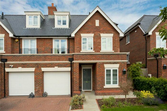 3 Bedroom End Of Terrace House To Rent In Kingswood, Ascot, Berkshire, SL5