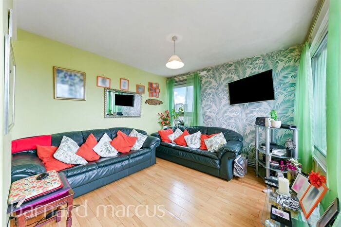 2 Bedroom Flat For Sale In Battersea Church Road, London, SW11