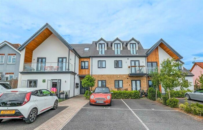 2 Bedroom Apartment To Rent In The Swans, Ferry Road, SS5