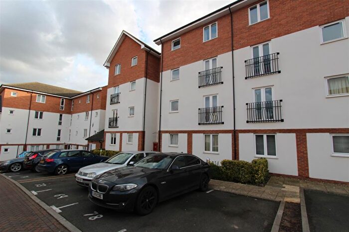 2 Bedroom Flat To Rent In Maple Court, Crosby Gardens, Uxbridge, UB8