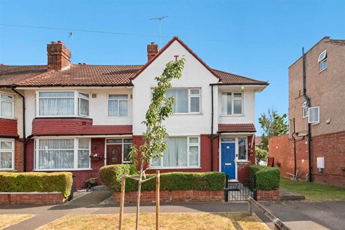 4 Bedroom End Of Terrace House For Sale In Ellerdine Road, Hounslow, TW3