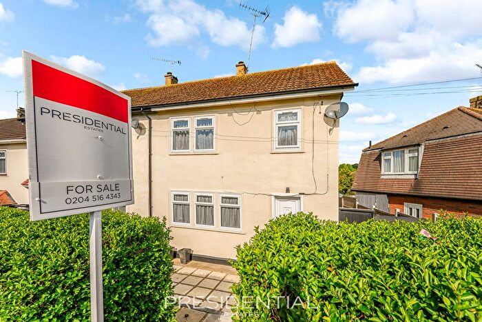 3 Bedroom End Terrace House For Sale In Colebrook Lane, Loughton, IG10