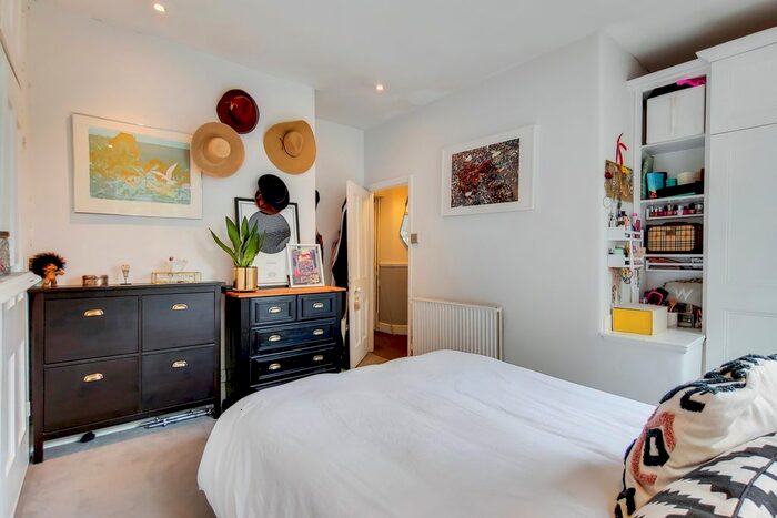 2 Bedroom Flat To Rent In Tennyson Street, Battersea, SW8