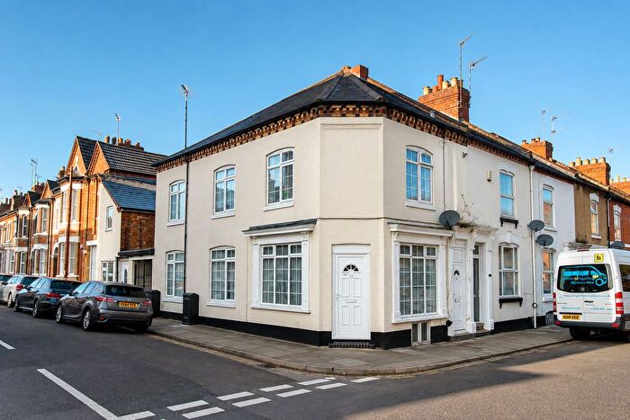 2 Bedroom Flat To Rent In Shakespeare Road, Northampton, NN1