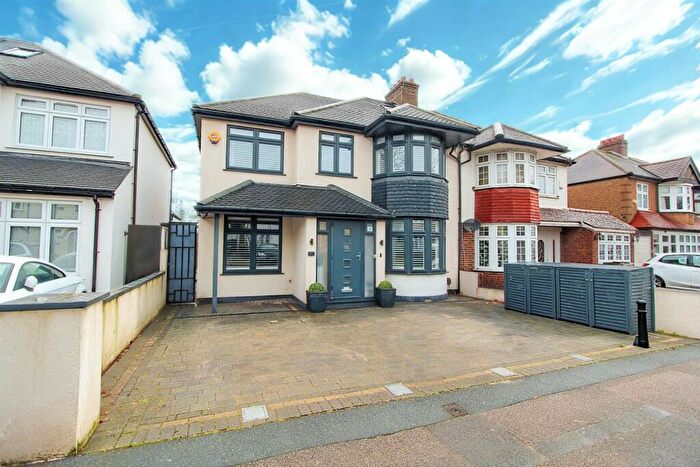 5 Bedroom Semi Detached House For Sale In Demesne Road, Wallington, SM6