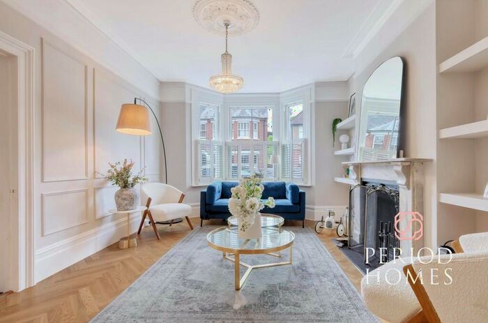 4 Bedroom Terraced House For Sale In St. Thomas Road, Brentwood, CM14