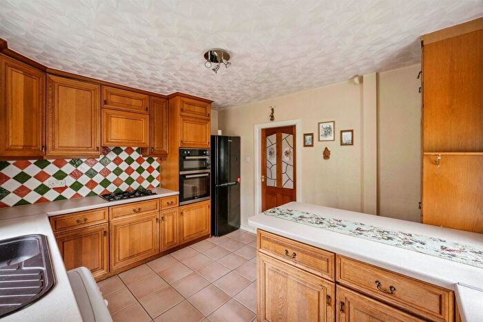 2 Bedroom Detached Bungalow For Sale In Mill Lane, Warmsworth, Doncaster, DN4